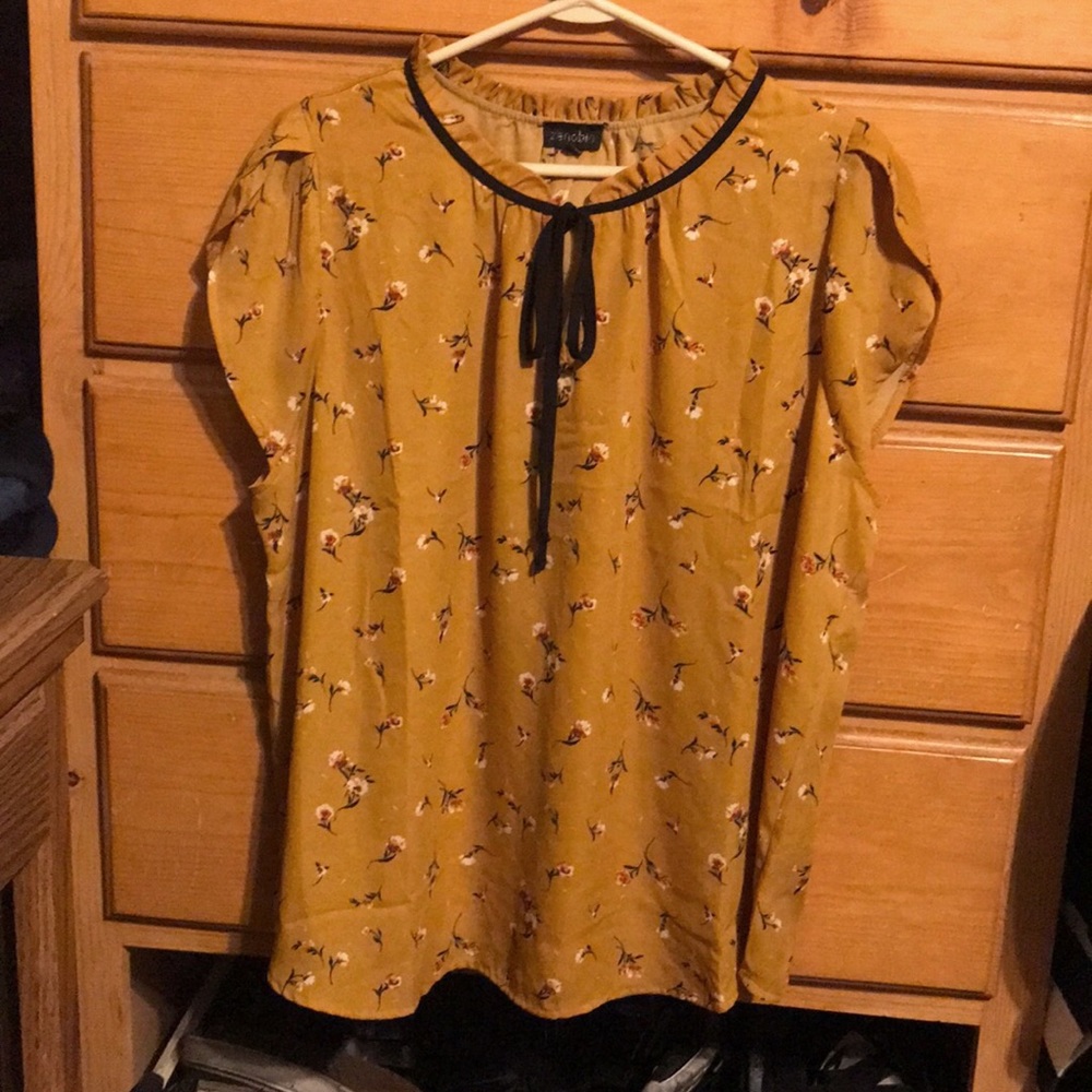 Cut sleeve top
